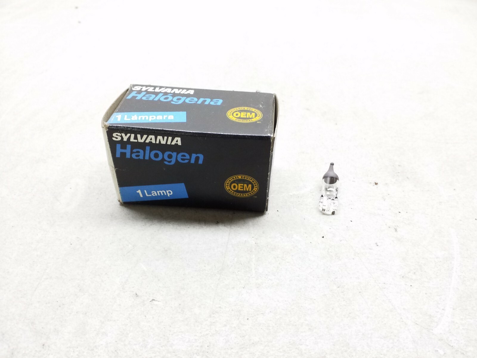 2040 Sylvania Halogen Lamp Made In USA Free Shipping Free Returns 2040