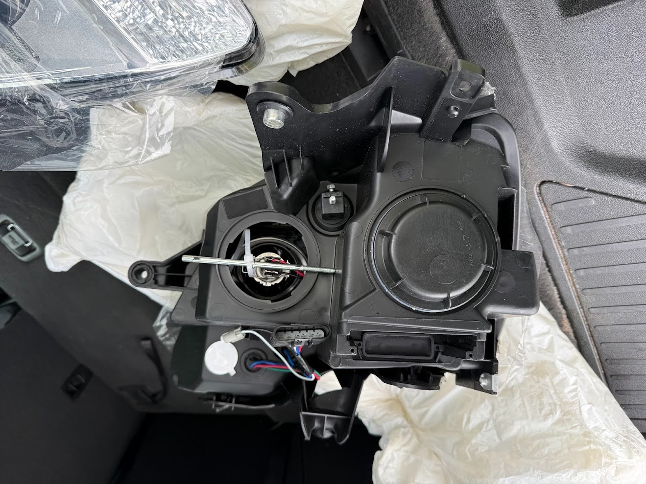 TYC 20-6892-90 Right Headlight Assembly for GM2502358 Electrical Lighting