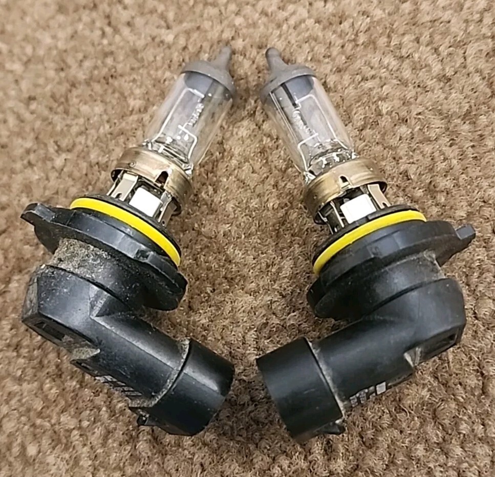 Sylvania Low/Normal Beams HB4U 12V 51W 9006 Dipped Beam Headlight Bulb Pair Used