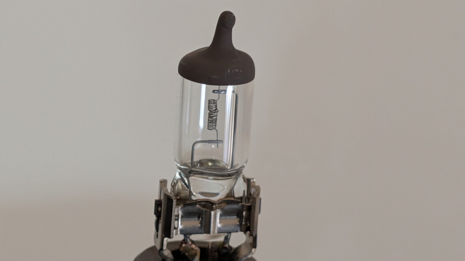 SYLVANIA 9006 HB4 U 12V51W Halogen Headlight Bulb