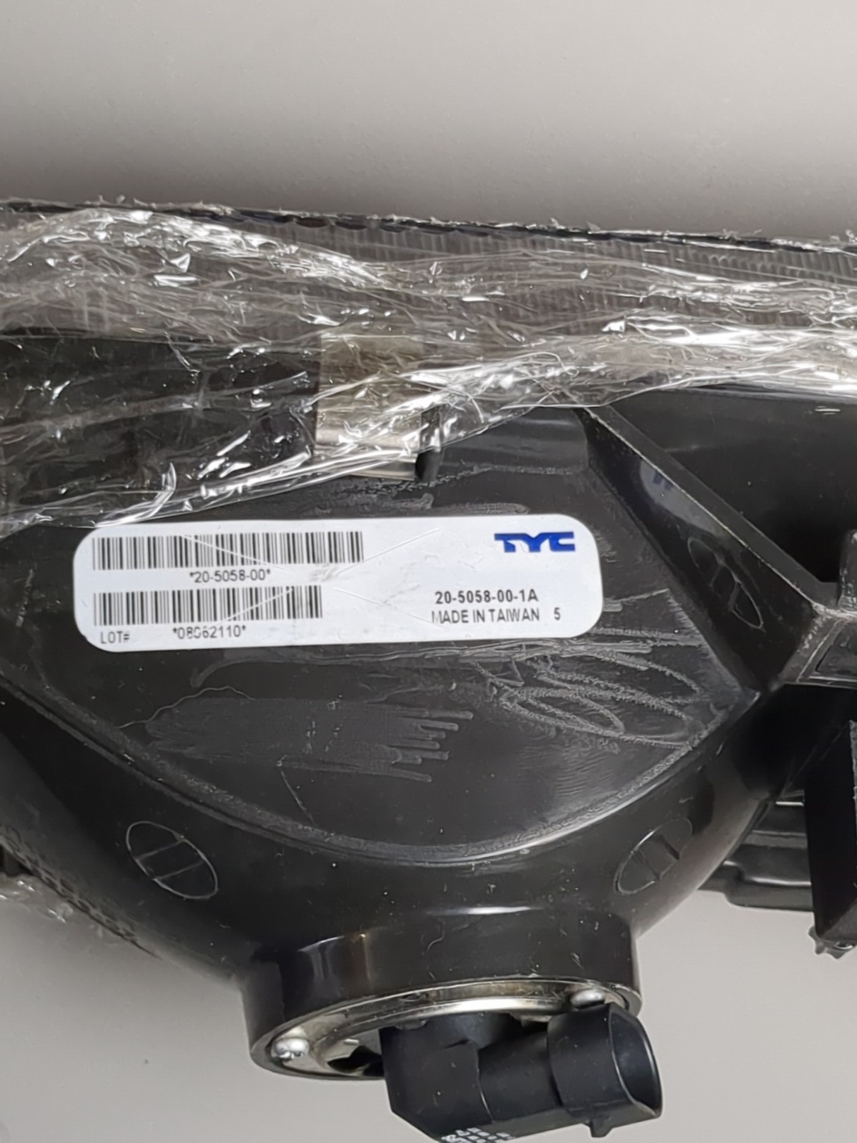 TYC 20-5058-00 Replacement Headlight For Saturn Phillips Bulbs Driver Side Left