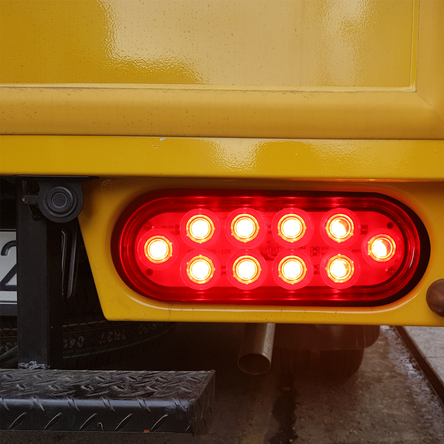 2 Red 6″ Oval Trailer Lights 10 LED Stop Turn Tail Truck Sealed Grommet Plug DOT