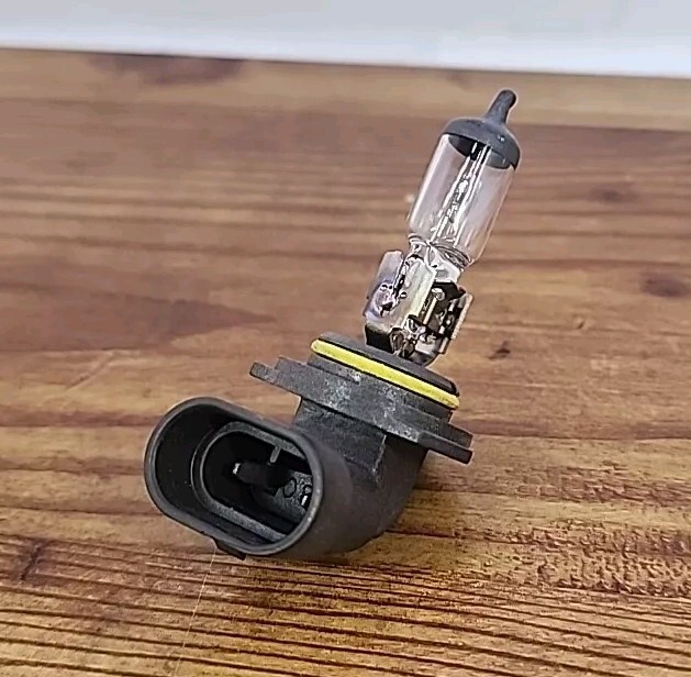 Sylvania Low/Normal Beam HB4U 12V 51W 9006 Dipped Beam Headlight Bulb GUC