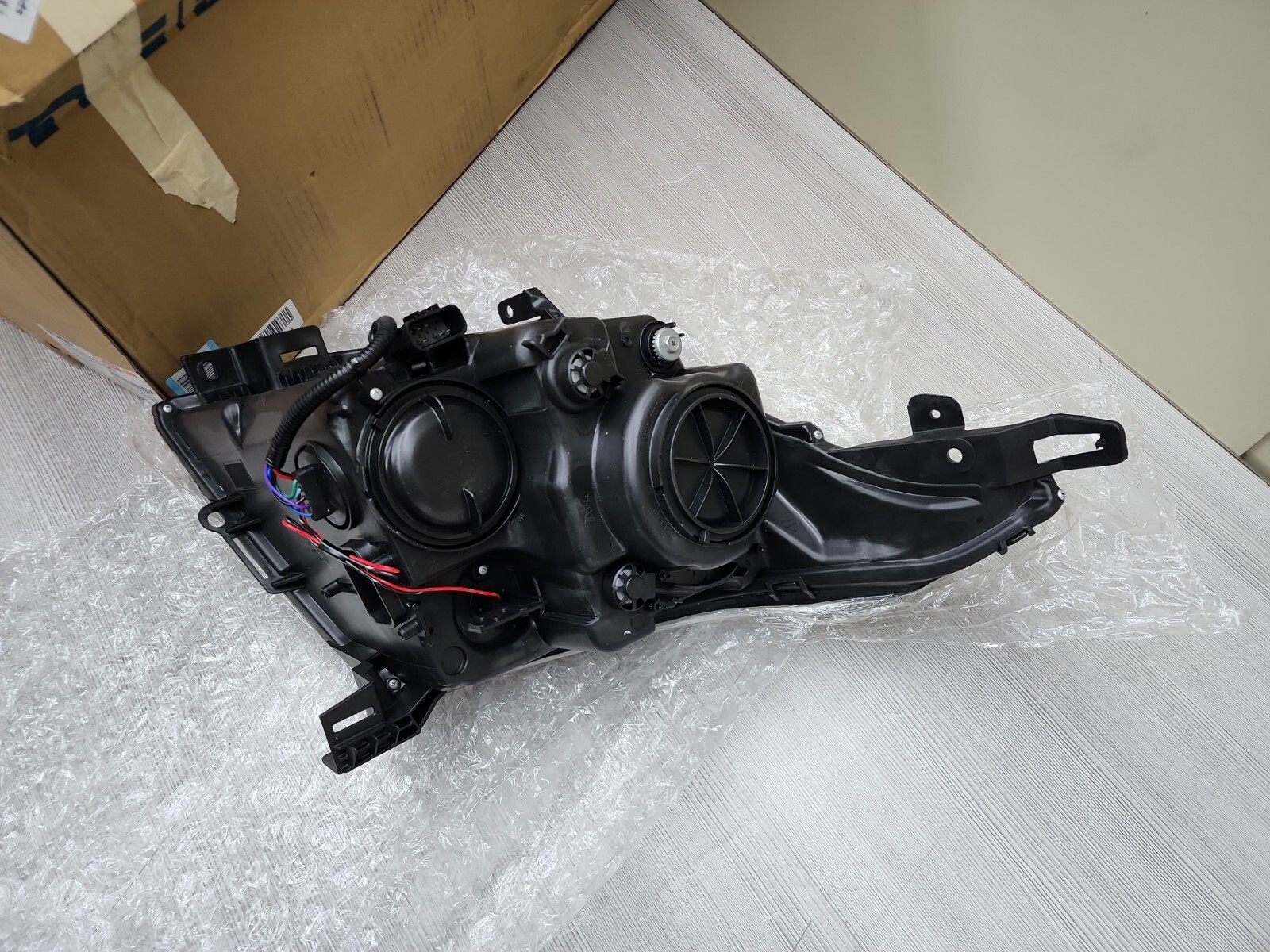 Headlight Assembly-Sport Utility Right TYC 20-9143-00 NEW