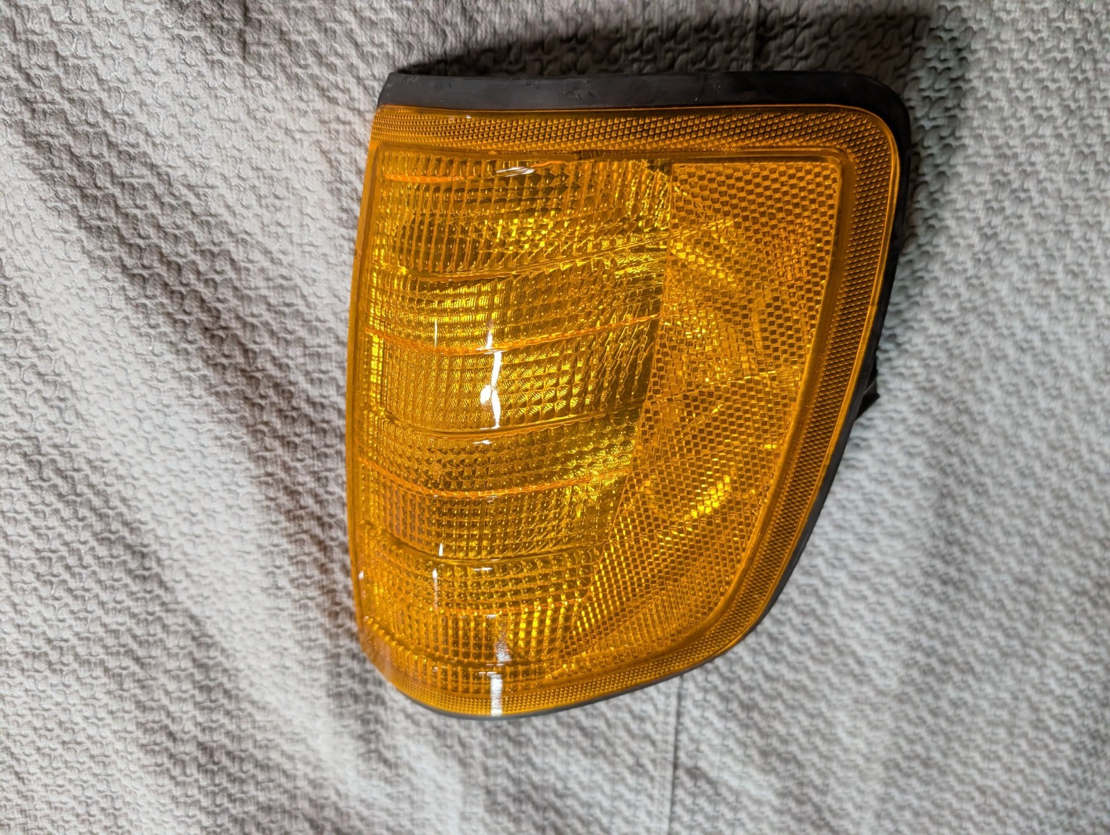 Brand New NLS Bosch Automotive Lighting Turn Signal lamp 1305233108