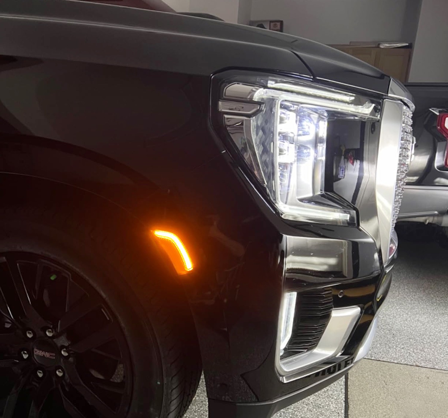 Smoked Bold Arch Amber LED Front Side Markes For 2021-24 Yukon Suburban Escalade