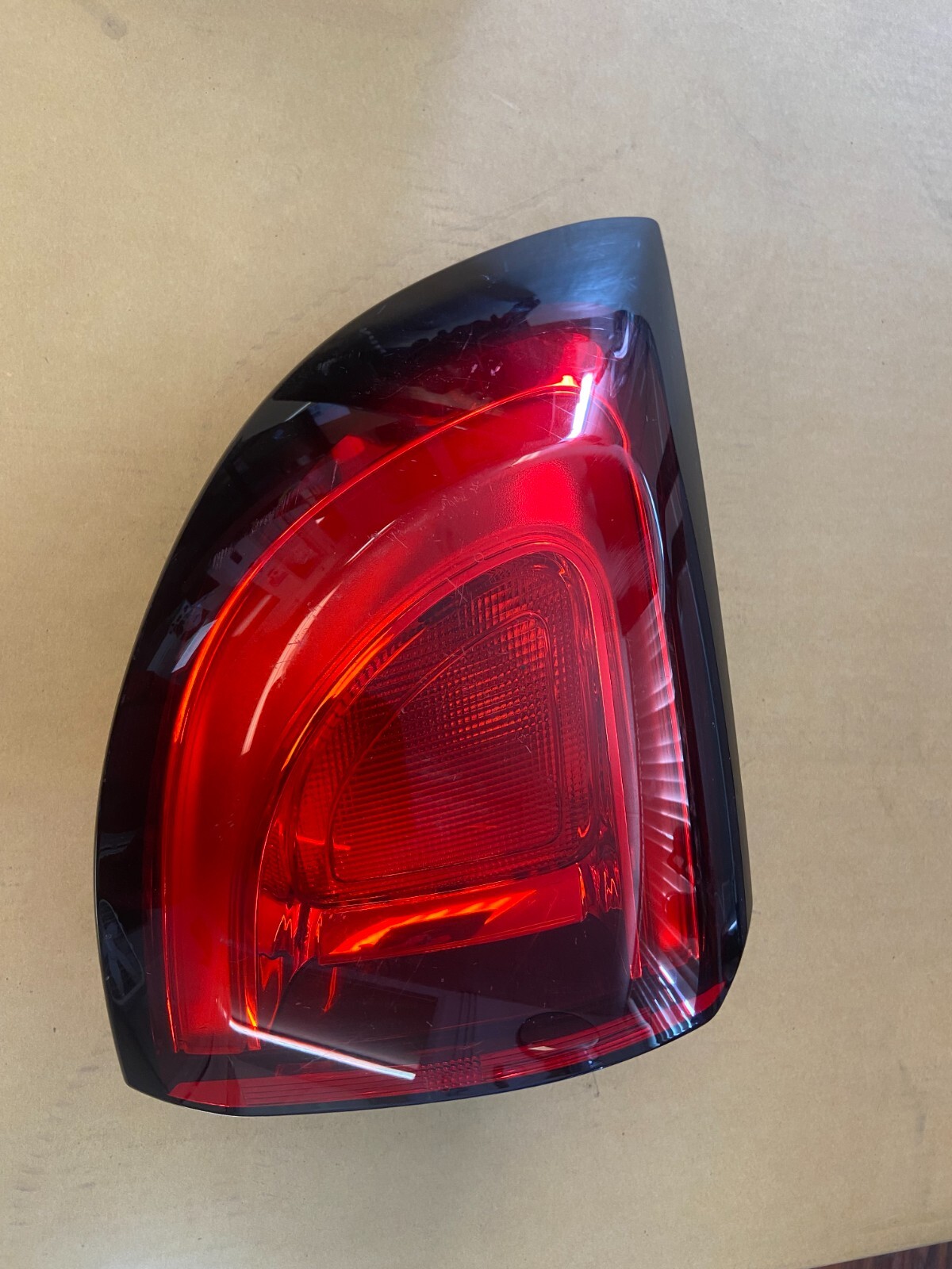 2017-2022 chrysler pacifica. halogen. left side. driver side. outer.