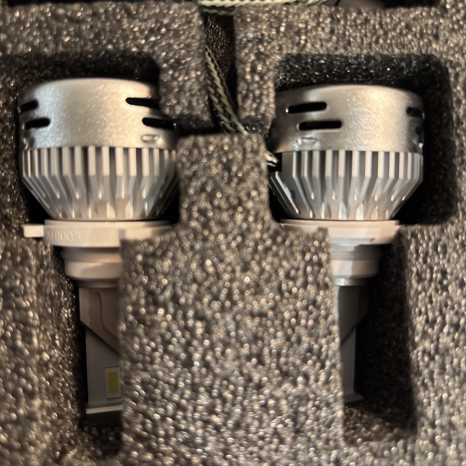 LASFIT LA1105 6000LM HIGH BEAM AND LOW BEAM LED BULB SET BRAND NEW!