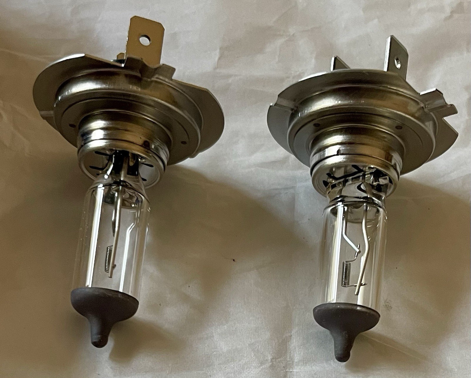 Volvo OEM Genuine Factory H7 Bulbs 989829 Lot Of Two Open Box Made In Germany
