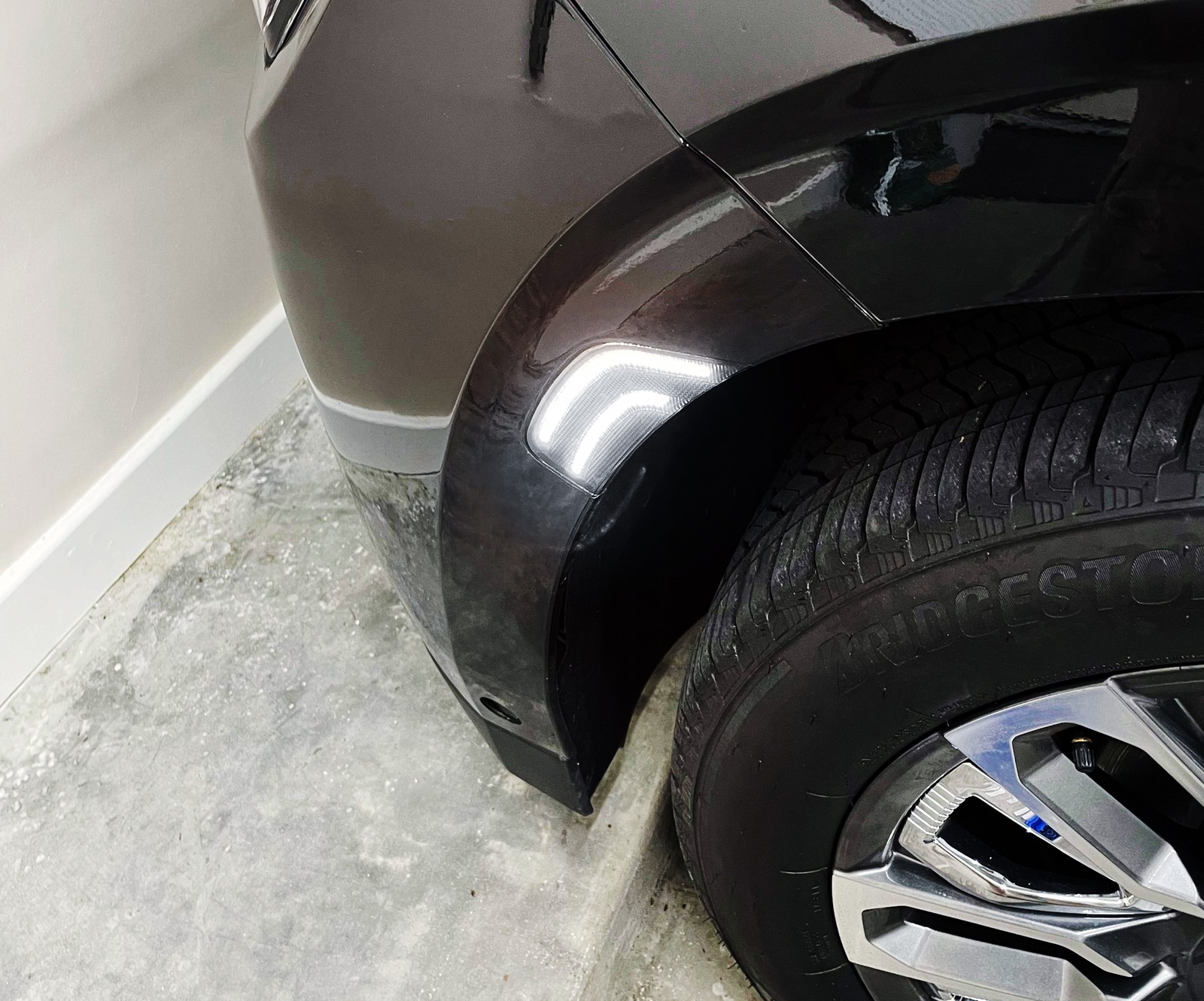 Clear Lens White Double-Stripe LED Side Markers For21-23 Suburban/Yukon/Escalade