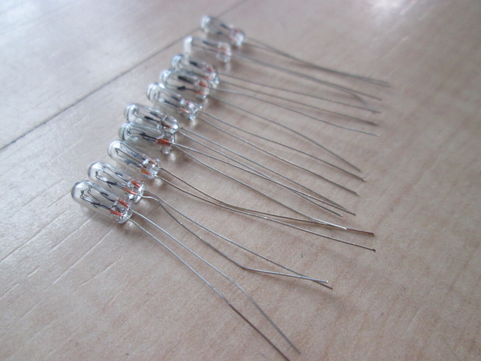 (10) Miniature Light Bulbs 12V 0.6W 1/8″ 3mm Incandescent Gauges Clusters #E46K