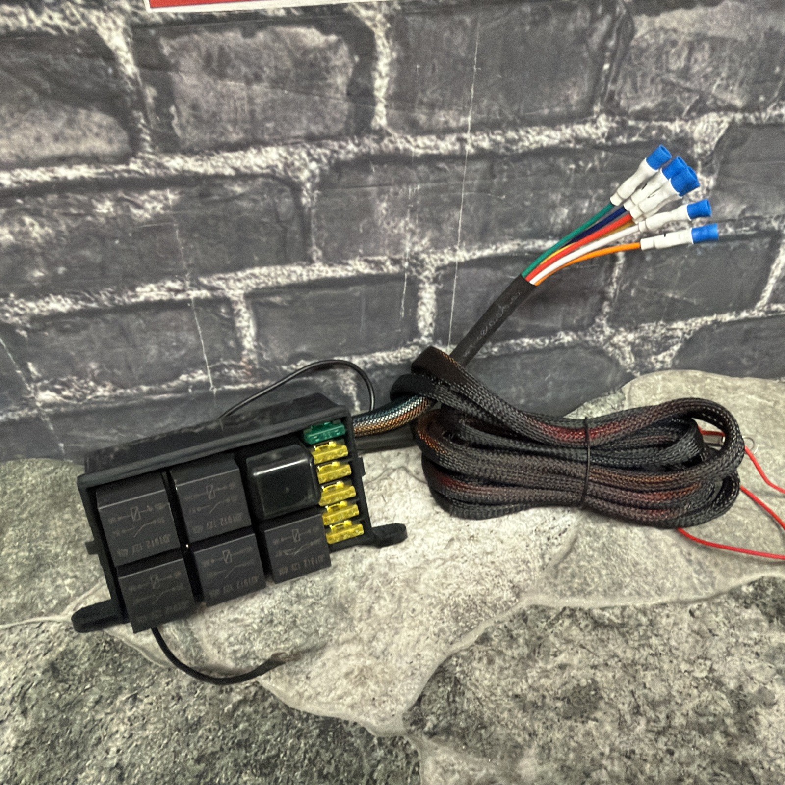 The Bully Brand Bs-100 6 Gang Switch Panel Fit For 12-24V DC ( 2pc For Parts)