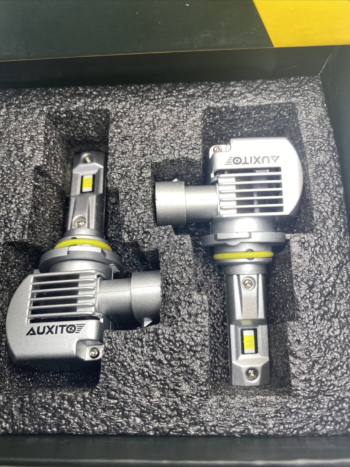 Auxito Led Light 9005,(HB3) Low Beam Light 50,000 Working Hours Brand New