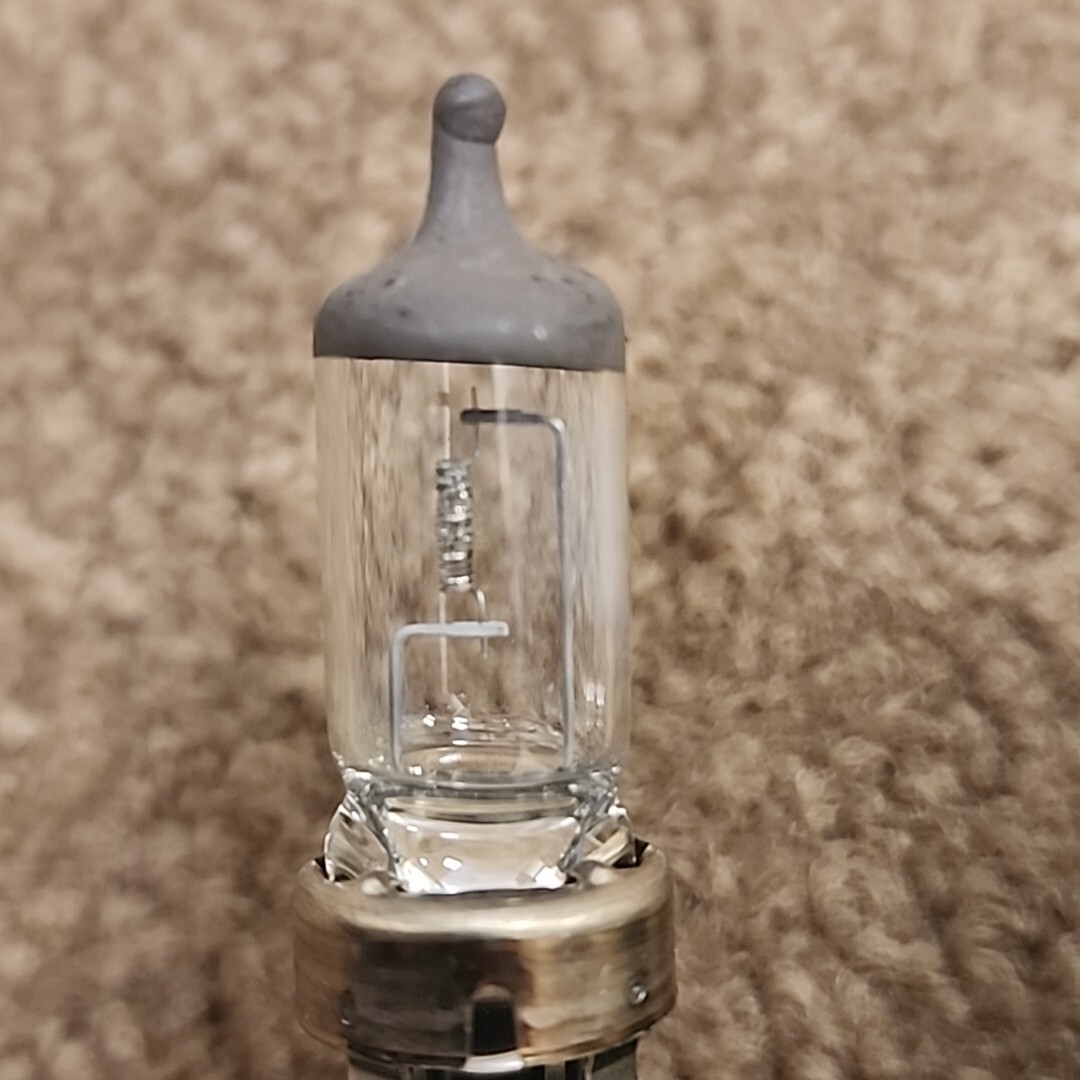Sylvania Low/Normal Beams HB4U 12V 51W 9006 Dipped Beam Headlight Bulb Pair Used