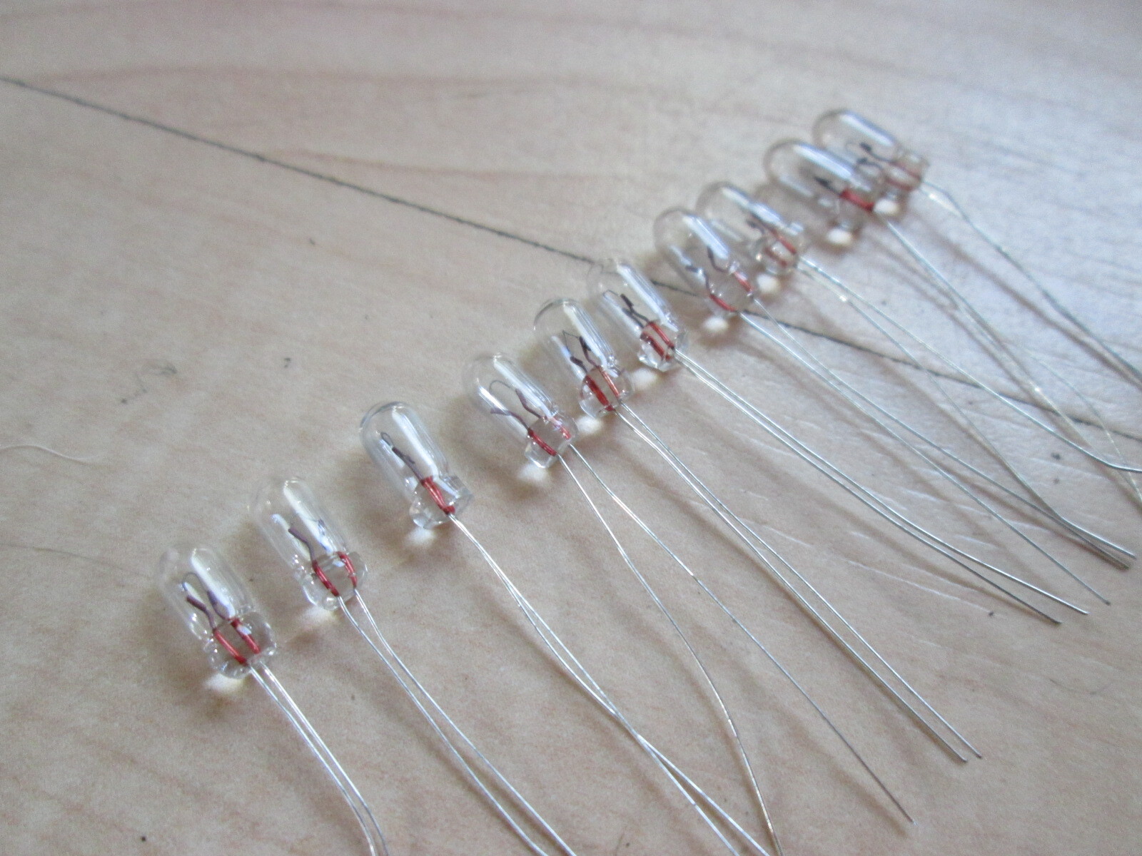 (10) Miniature Light Bulbs 12V 1.2W 5/32″ 4mm Incandescent Gauges Clusters #E46F