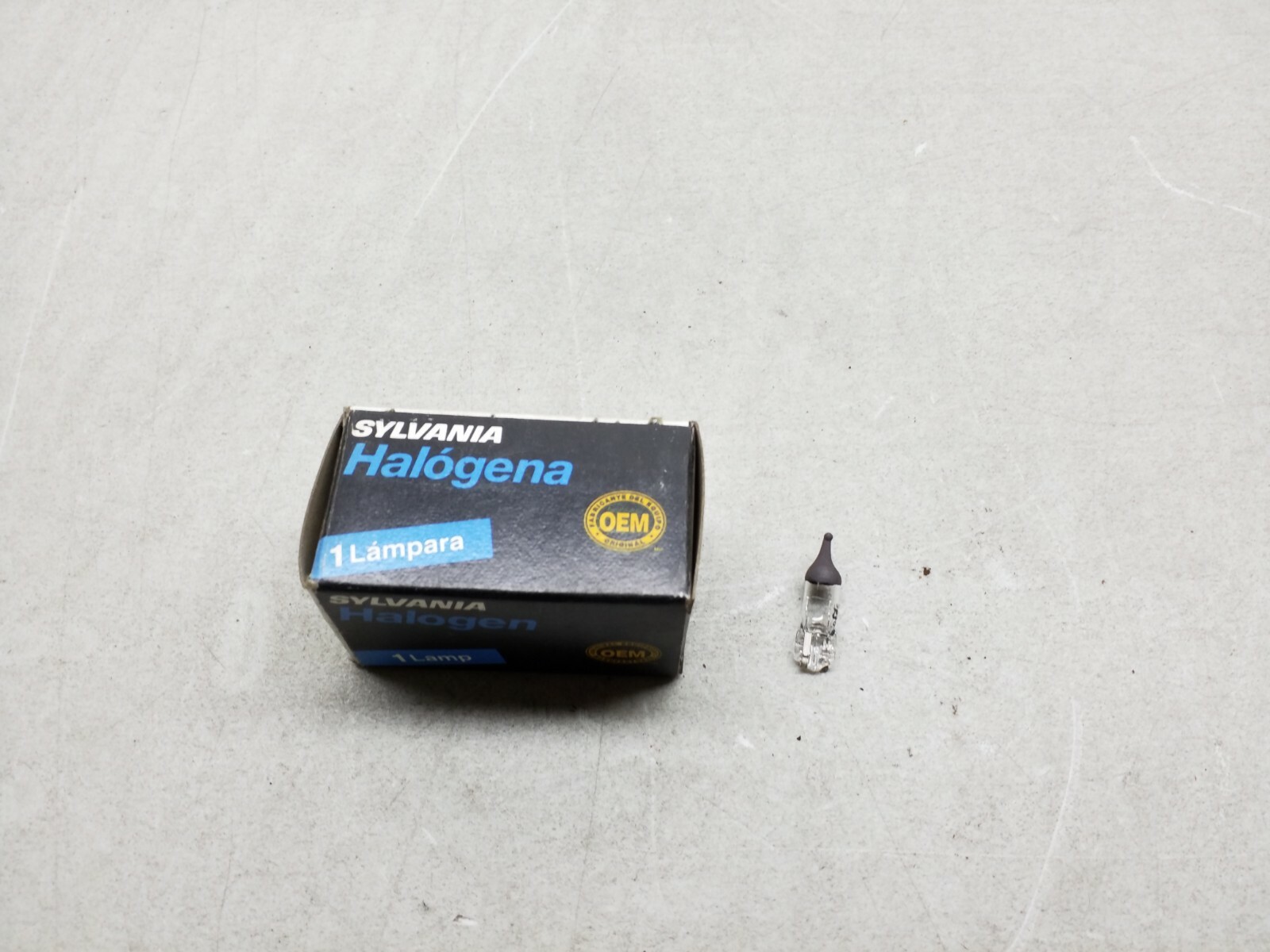 2040 Sylvania Halogen Lamp Made In USA Free Shipping Free Returns 2040