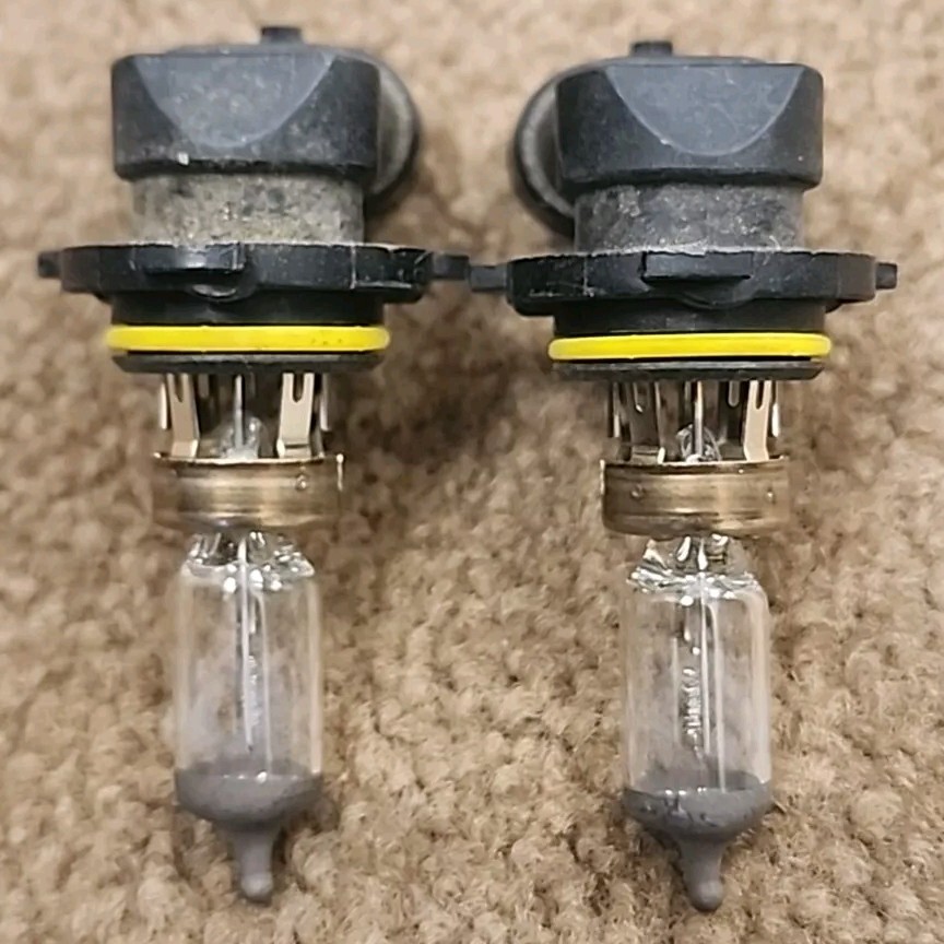 Sylvania Low/Normal Beams HB4U 12V 51W 9006 Dipped Beam Headlight Bulb Pair Used