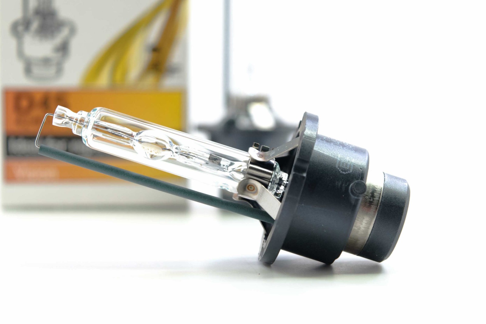 Philips B930 D4S 42402 XenEco 4300K HID Bulbs White 35W 3,200lm Single