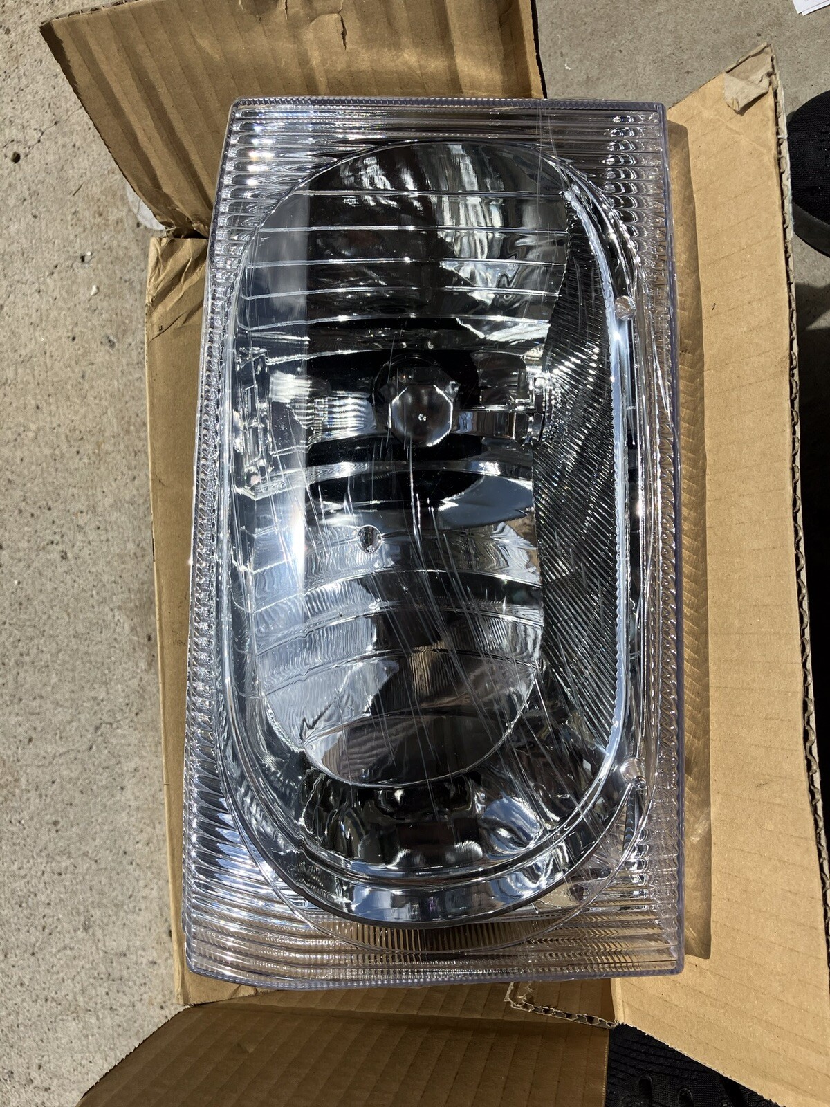 2C3Z.13008.AB replacement TYC 20-6440-00-9 Ford Super Duty 2002-2004