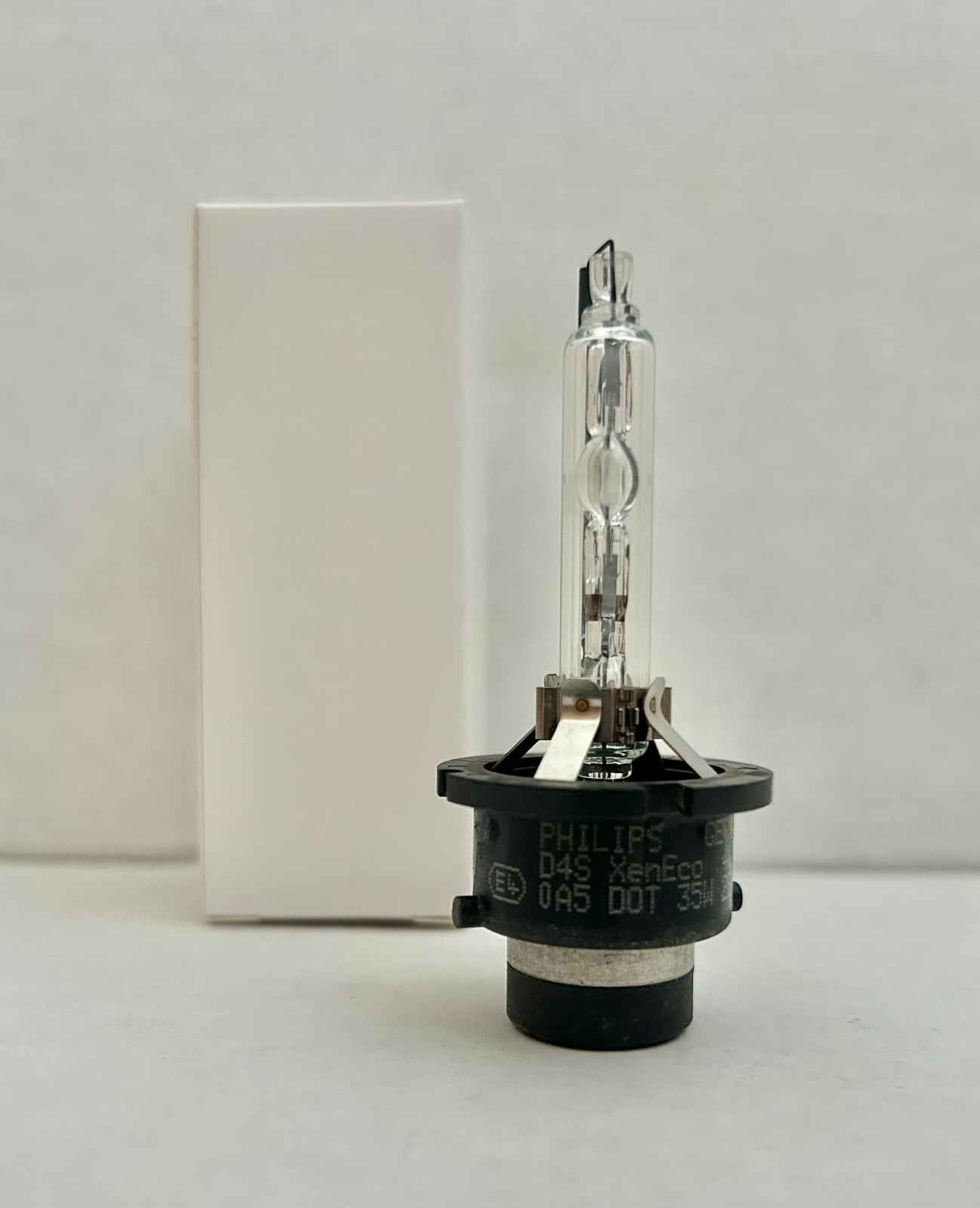 Philips D4S HID Xenon Headlight Bulb 42402 OEM 4300K Made in Germany