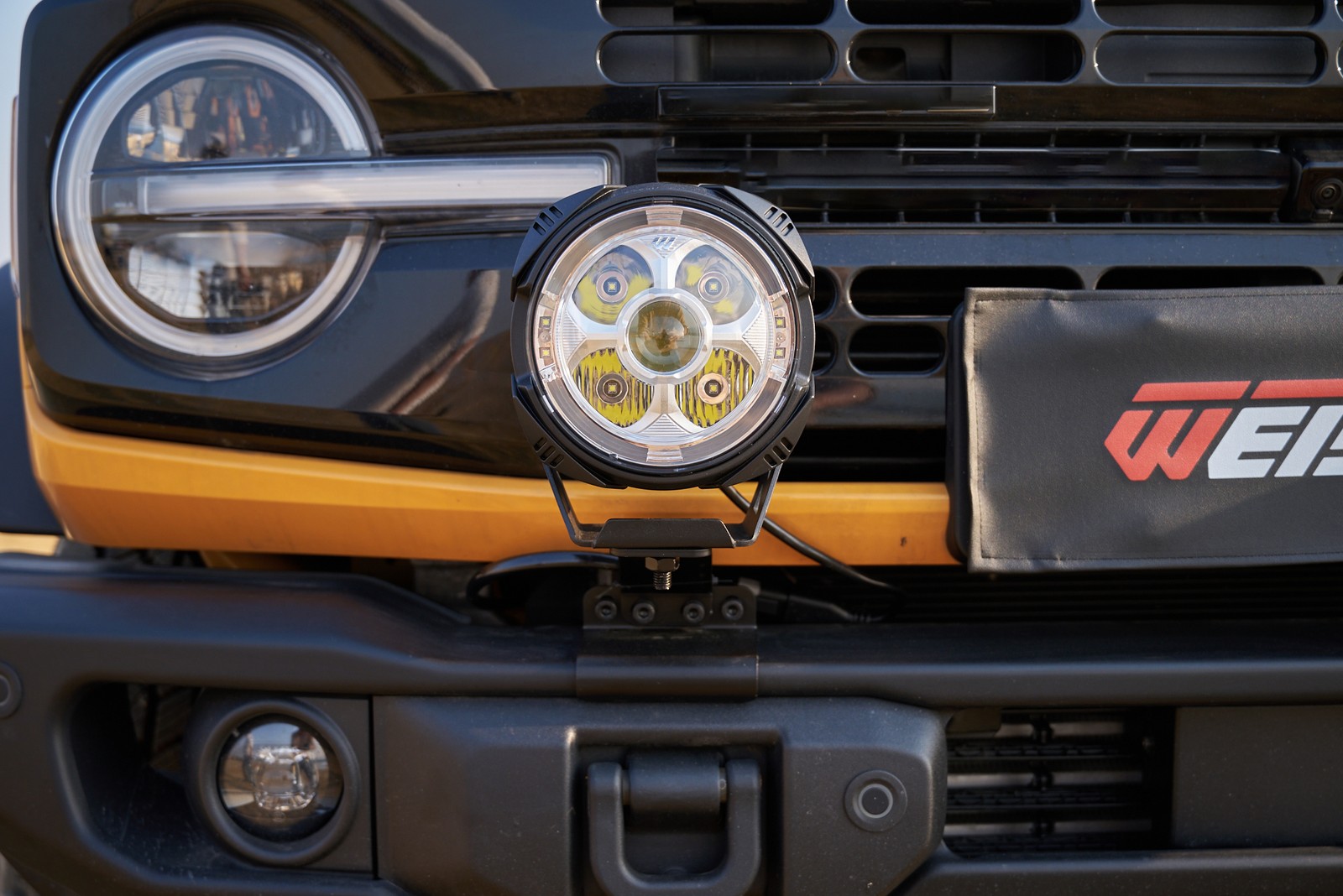 2PCS 7inch 200W 10,800 lm LED Work Lamp Light Bar For Tractor Recovery Truck Van