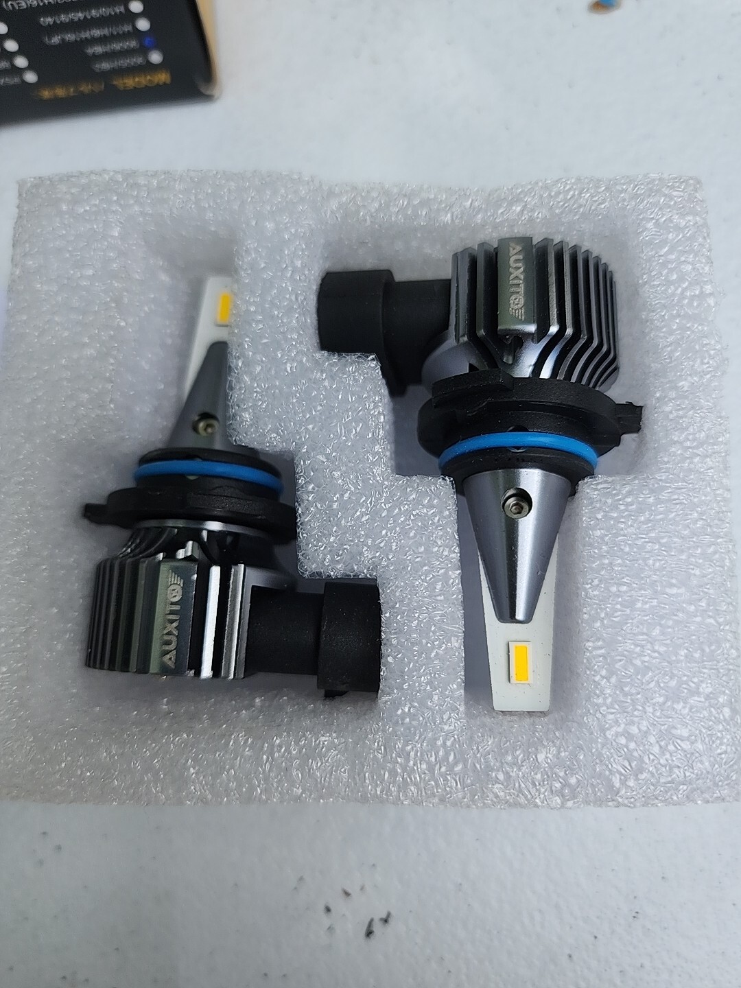 AUXITO 9006 HB4 LED Fog Light Bulbs 3000K Amber Yellow 4000 LM High Brightness
