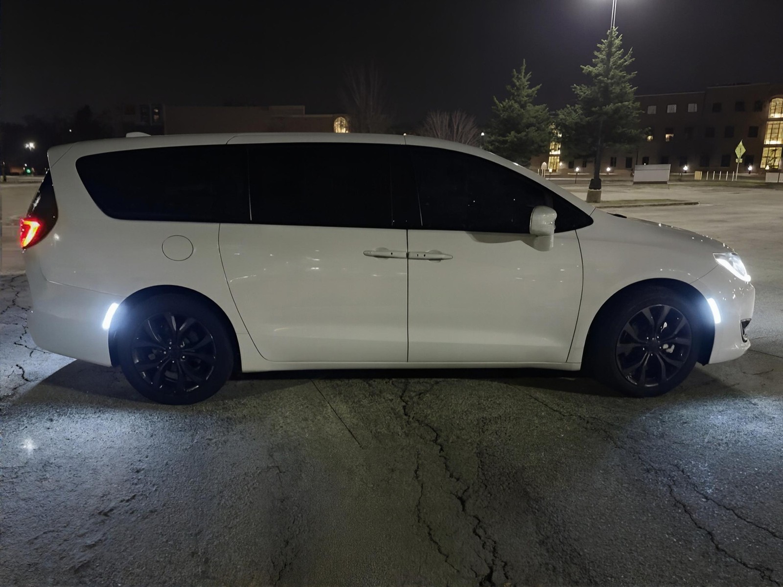 Smoke Lens All White Full LED Wheel Arch Side Marker Lamps For Chrysler Pacifica