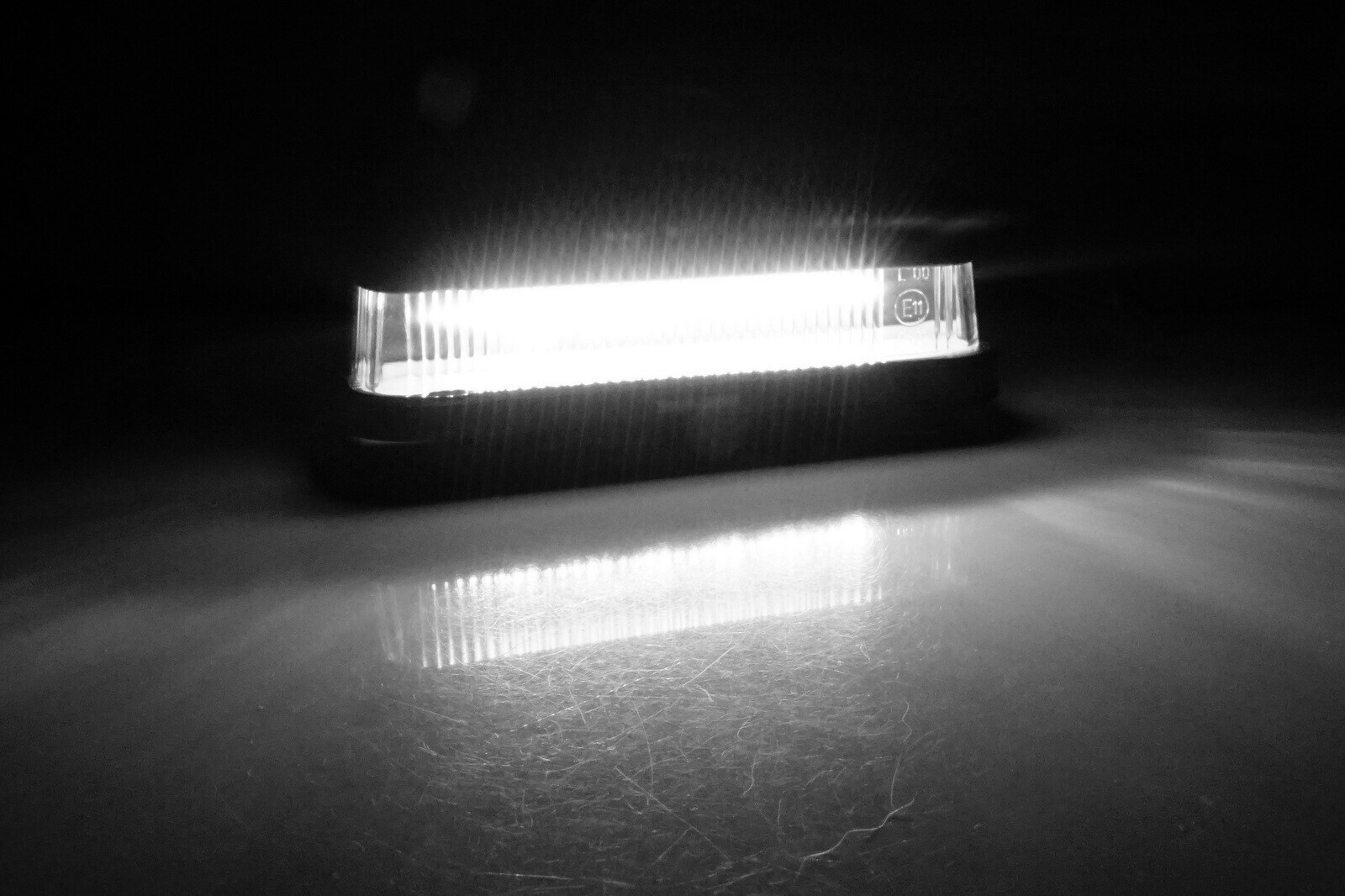 1PC For Land Rover Defender 90/110/130 White LED License Plate Number Light Lamp