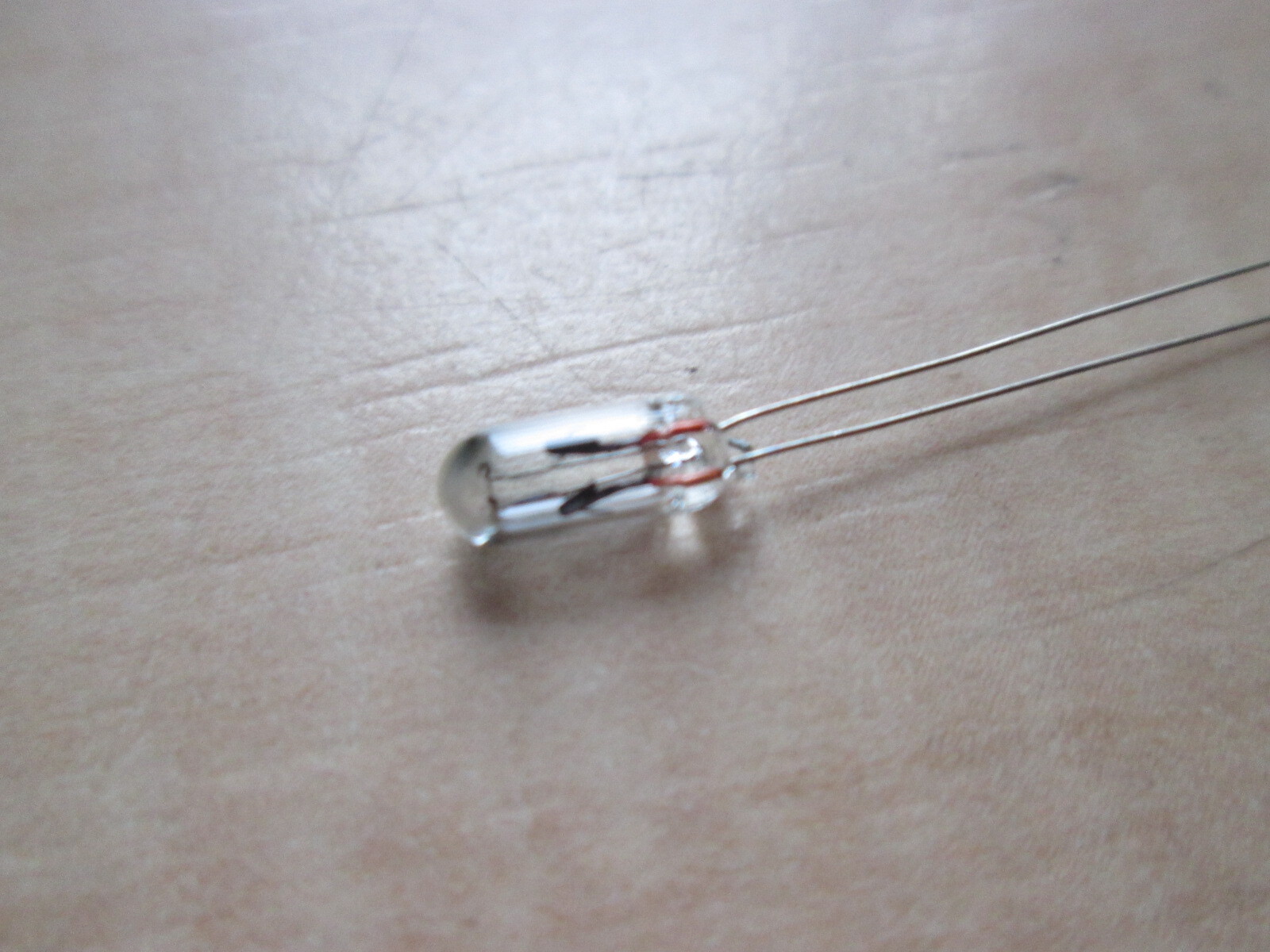 (10) Miniature Light Bulbs 12V 0.6W 1/8″ 3mm Incandescent Gauges Clusters #E46K