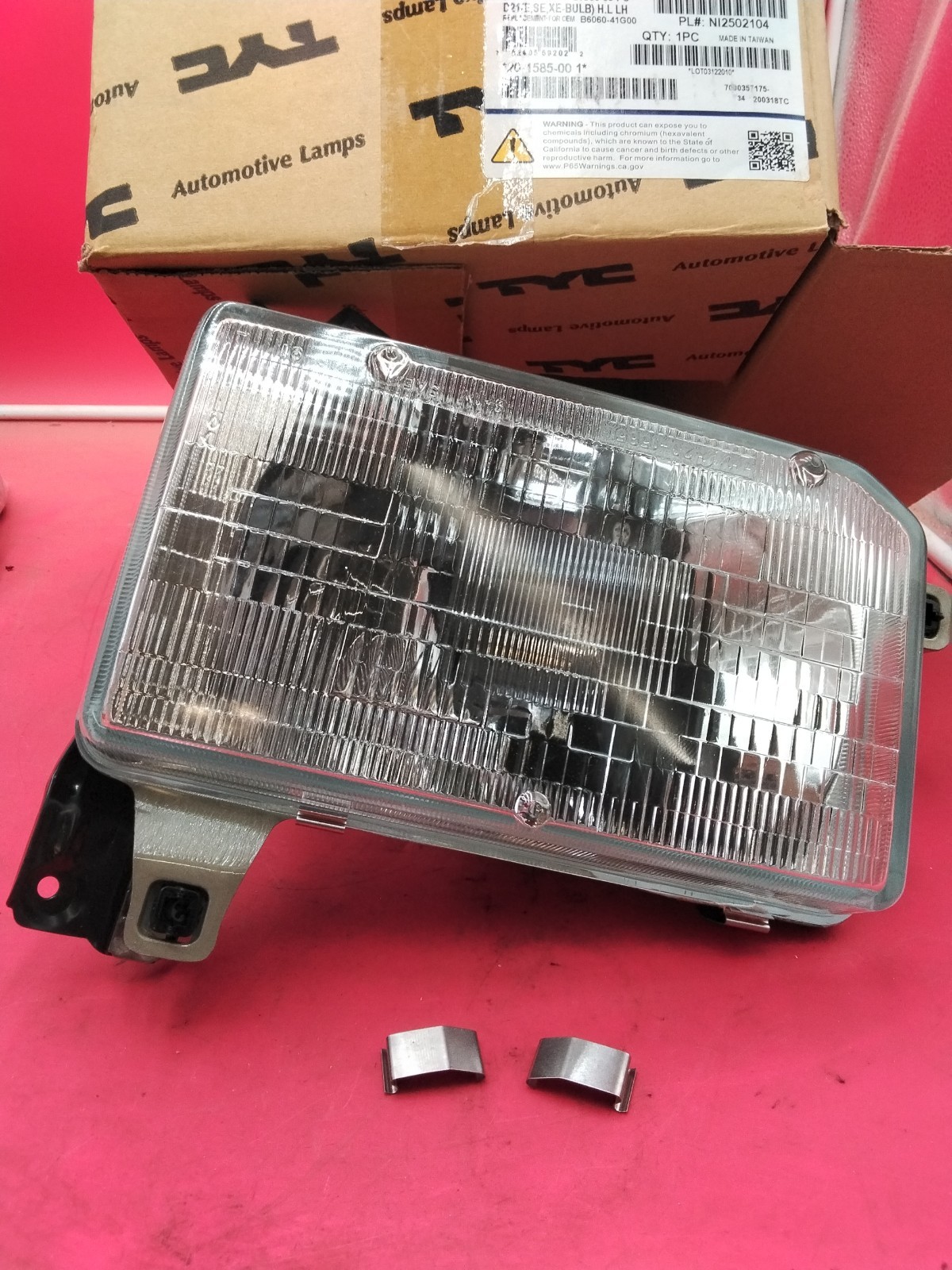 Headlight TYC 20-1585-00 1987-95 Nissan Pathfinder 86-89 Pick Up