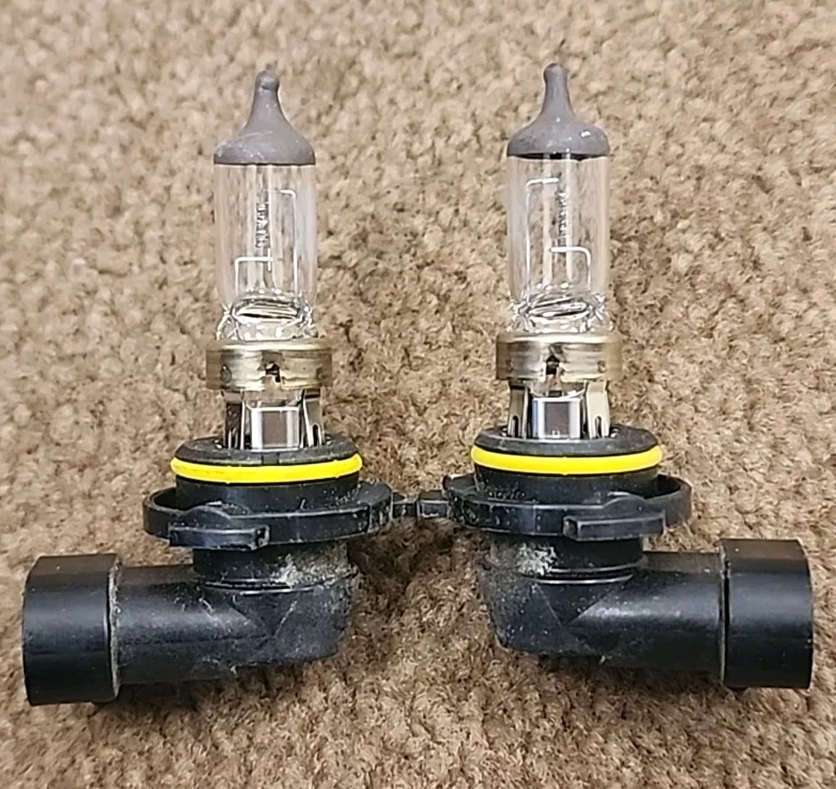 Sylvania Low/Normal Beams HB4U 12V 51W 9006 Dipped Beam Headlight Bulb Pair Used