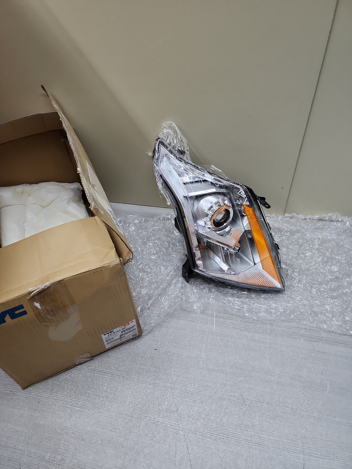 Headlight Assembly-Sport Utility Right TYC 20-9143-00 NEW