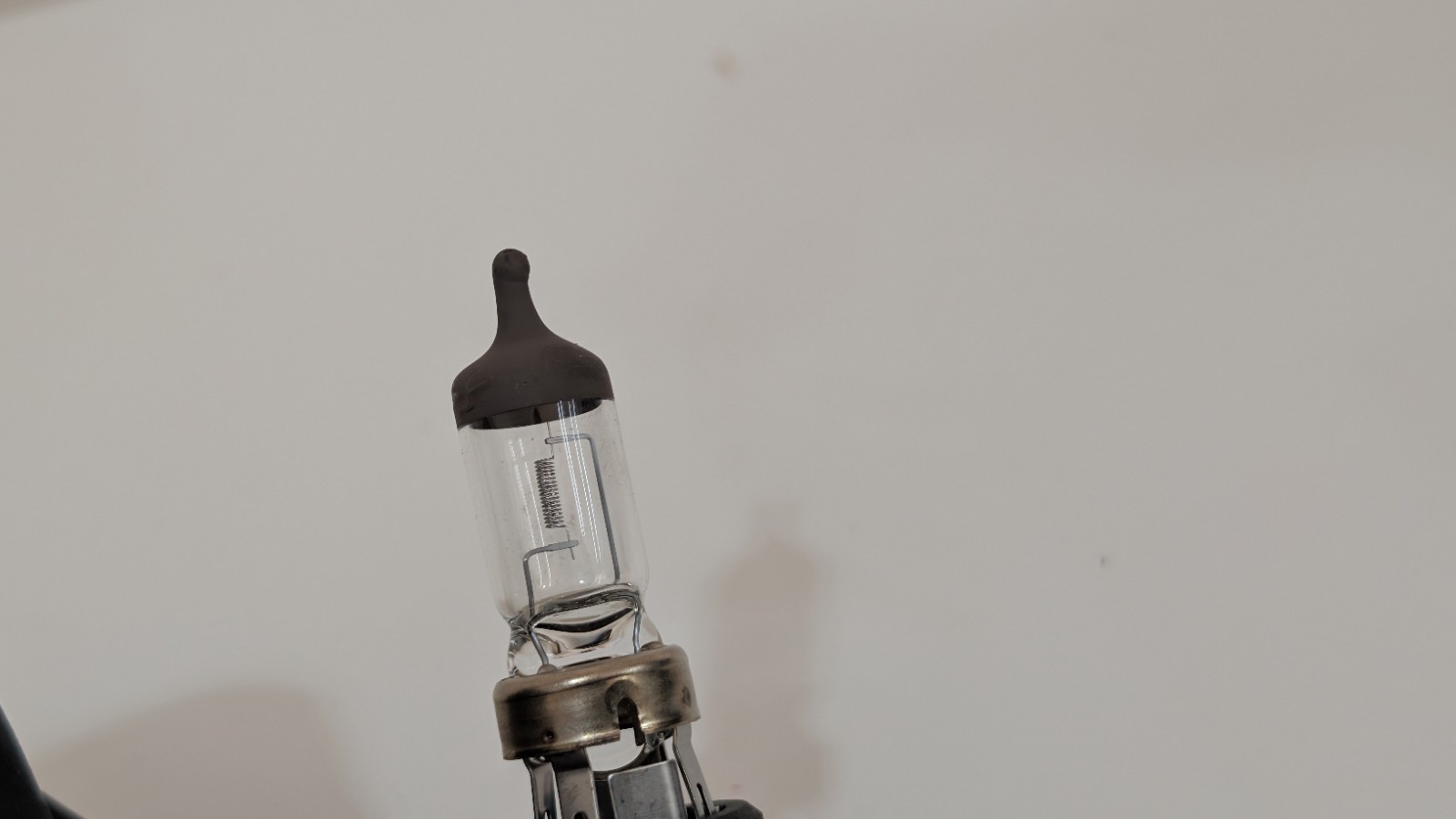 SYLVANIA 9006 HB4 U 12V51W Halogen Headlight Bulb