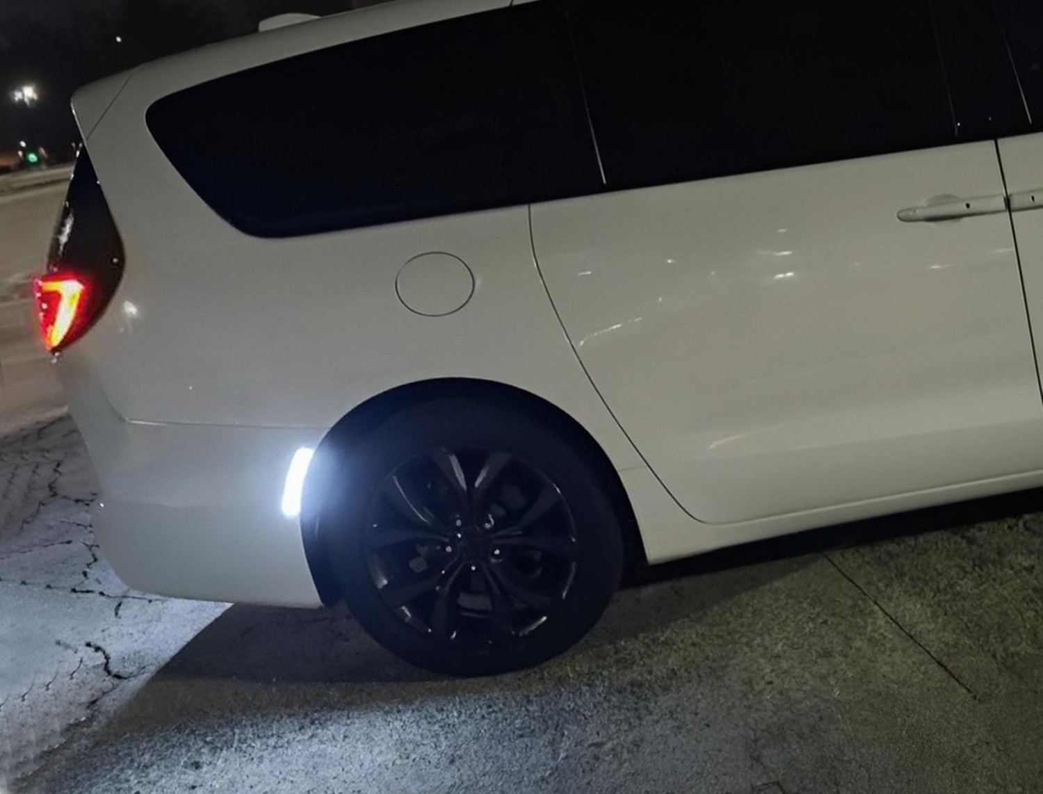 Smoke Lens All White Full LED Wheel Arch Side Marker Lamps For Chrysler Pacifica