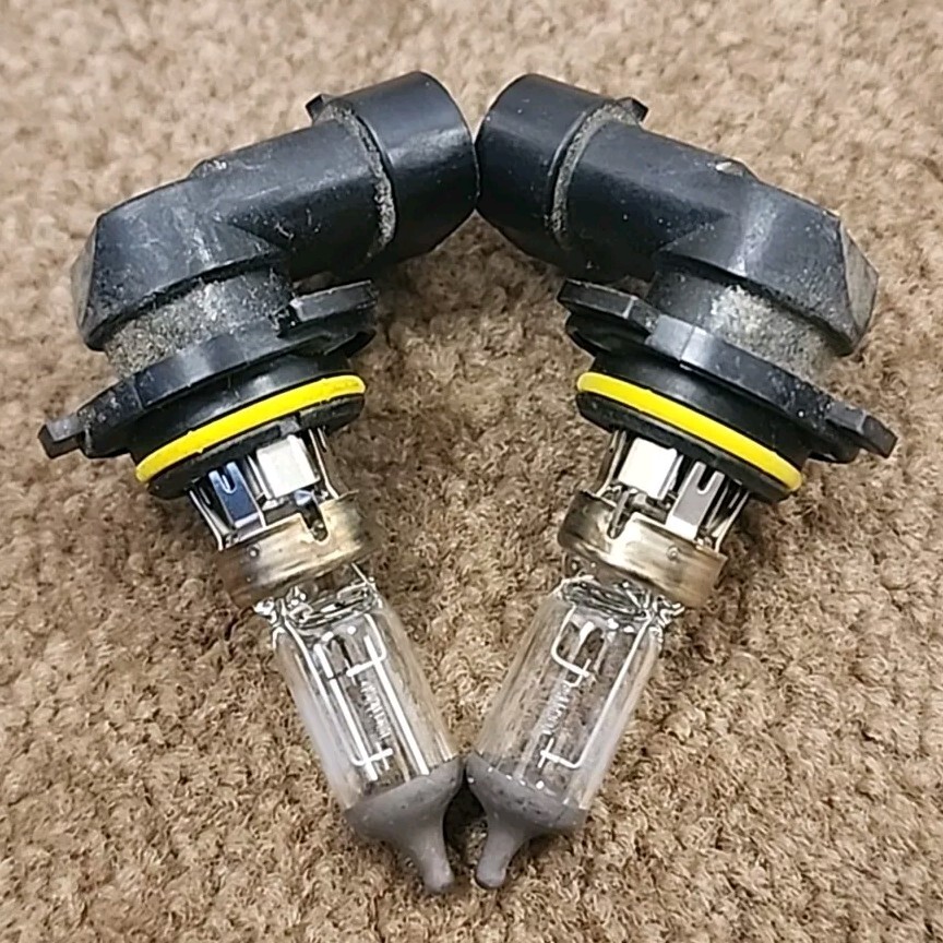 Sylvania Low/Normal Beams HB4U 12V 51W 9006 Dipped Beam Headlight Bulb Pair Used