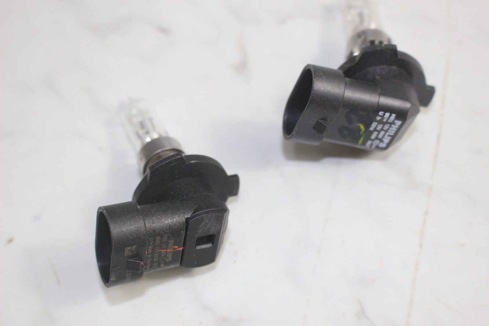 2x PHILIPS HB3 9005 12V 65W Halogen High Beam Pair Replacement Bulbs Germany OE