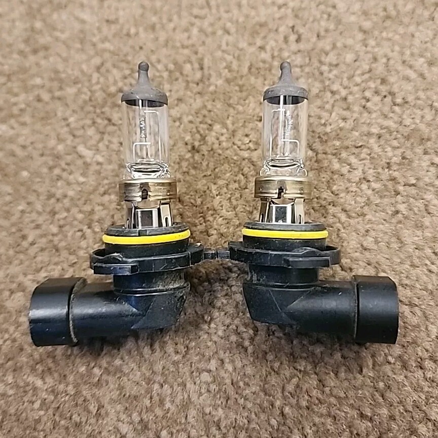 Sylvania Low/Normal Beams HB4U 12V 51W 9006 Dipped Beam Headlight Bulb Pair Used