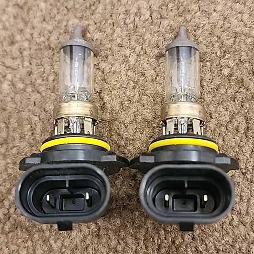 Sylvania Low/Normal Beams HB4U 12V 51W 9006 Dipped Beam Headlight Bulb Pair Used