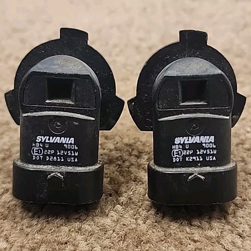 Sylvania Low/Normal Beams HB4U 12V 51W 9006 Dipped Beam Headlight Bulb Pair Used