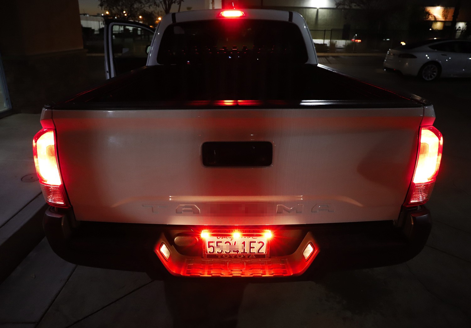 Rear License Plate Frame Mount 3-Dot Red LED Tailgate ID Identification Lightbar