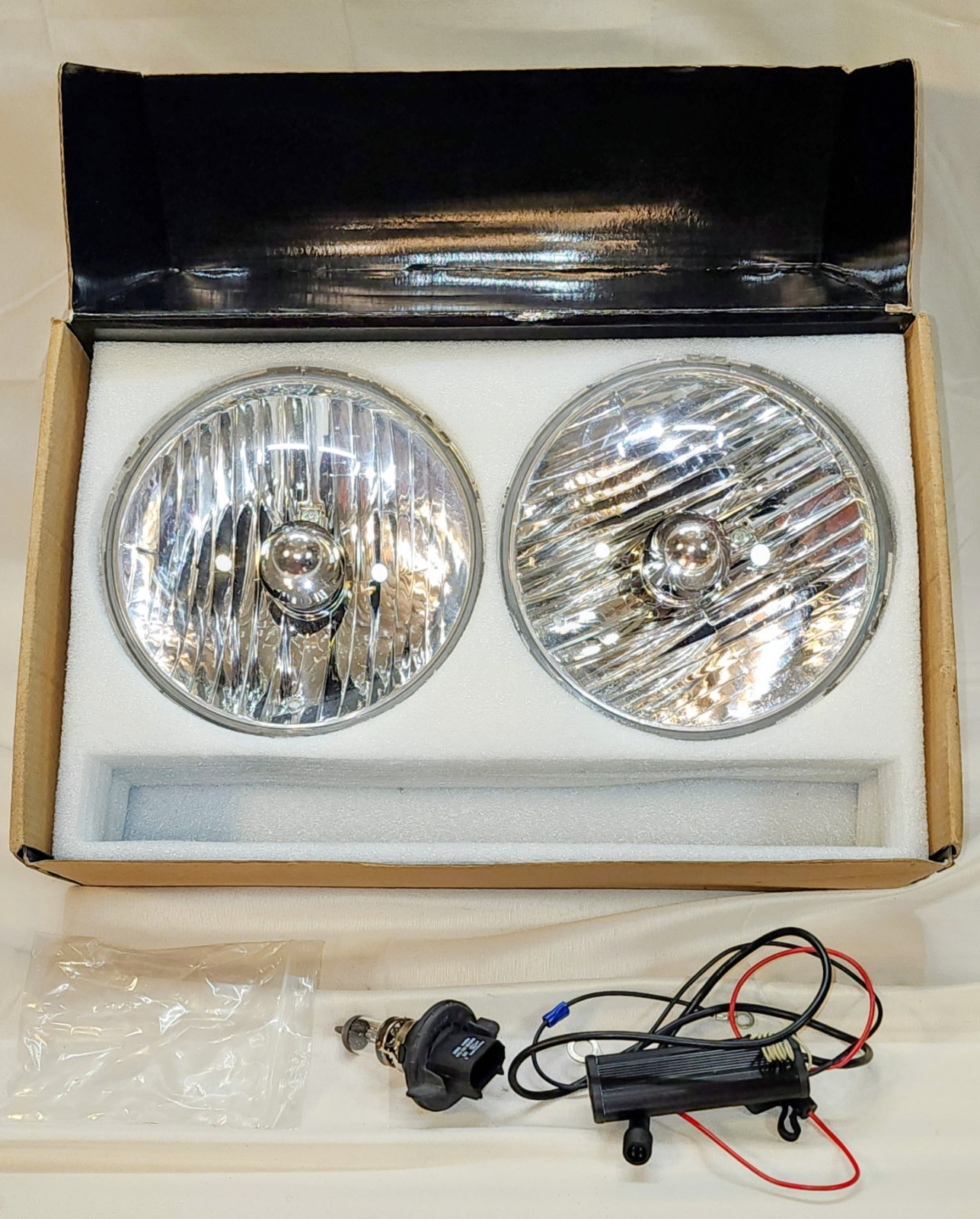 Open Box Pair 7-Inch Round LED Head Light 55078149AD
