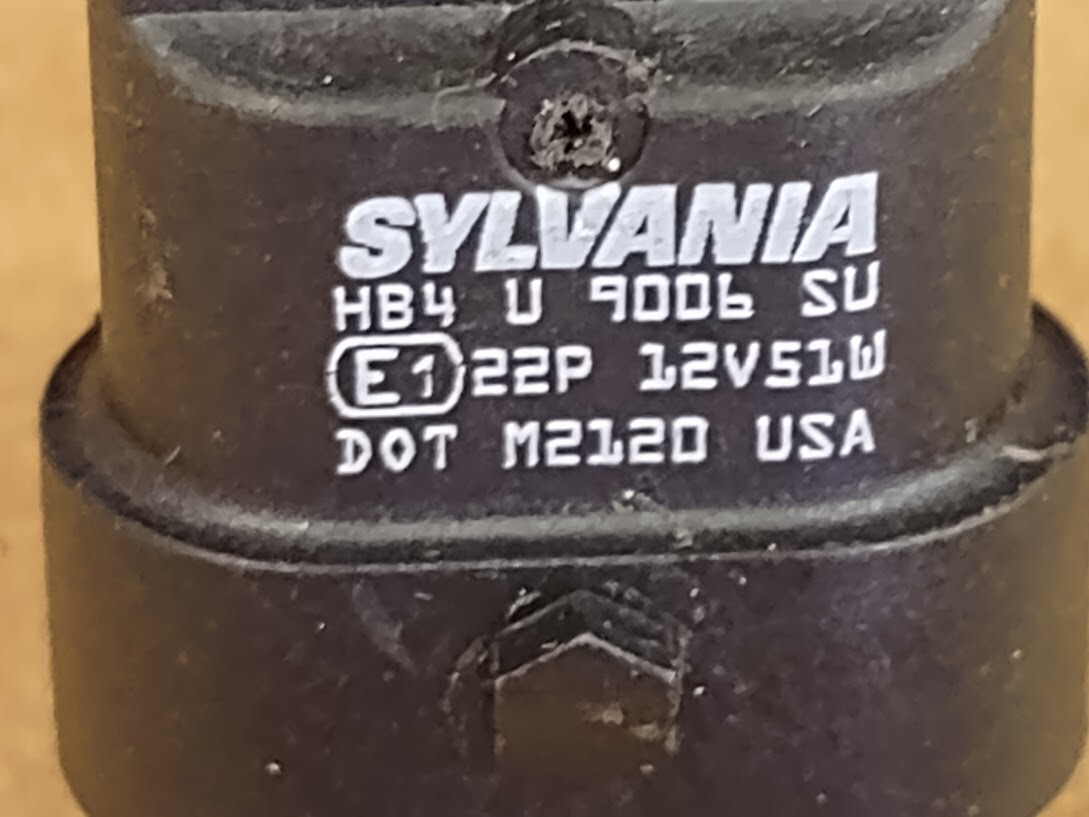 Sylvania HB4 U 9006/HB3 U 0005 headlight/Hi Beam lighting assembly
