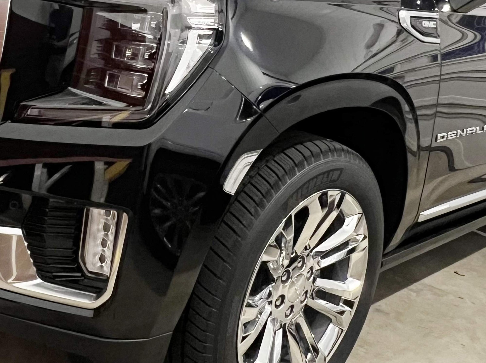 Clear Lens White Double-Stripe LED Side Markers For21-23 Suburban/Yukon/Escalade