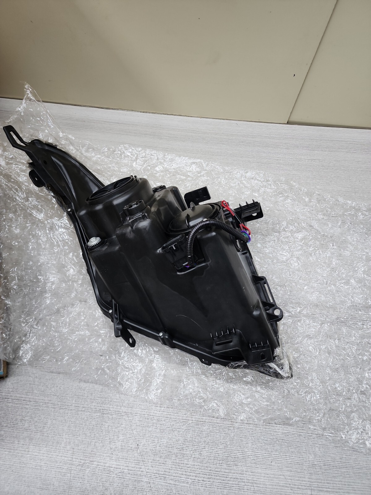 Headlight Assembly-Sport Utility Right TYC 20-9143-00 NEW