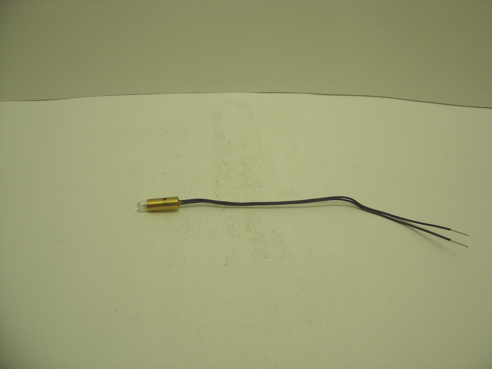 GENERAL INSTRUMENT CM20-4 INDICATOR LIGHT 2.50V 0.35A W/6″ WIRE LEAD NEW NO BOX