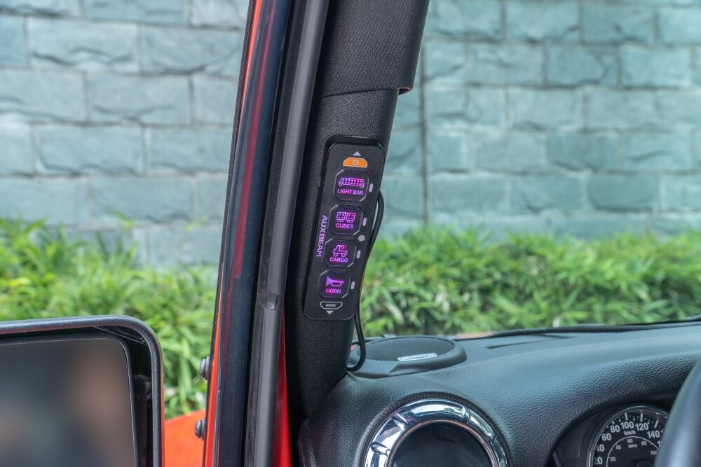 AUXBEAM 8 Gang Switch Panel On-Off LED Light Circuit Control (Blue Back light)
