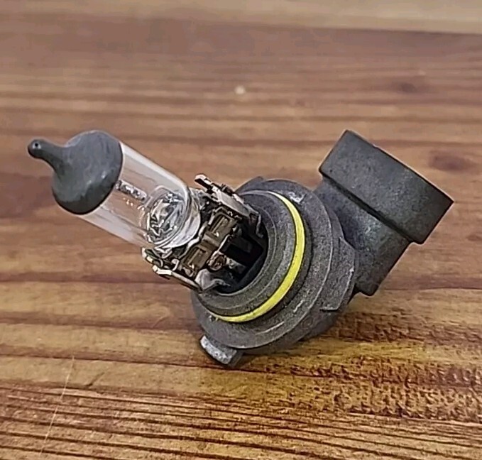 Sylvania Low/Normal Beam HB4U 12V 51W 9006 Dipped Beam Headlight Bulb GUC