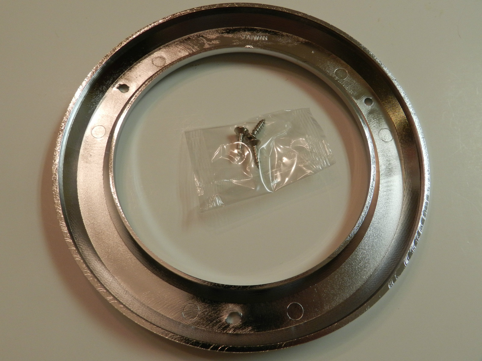 4″ Round tail light CHROME BEZEL smooth Truck Trailer Fits Grommet mount