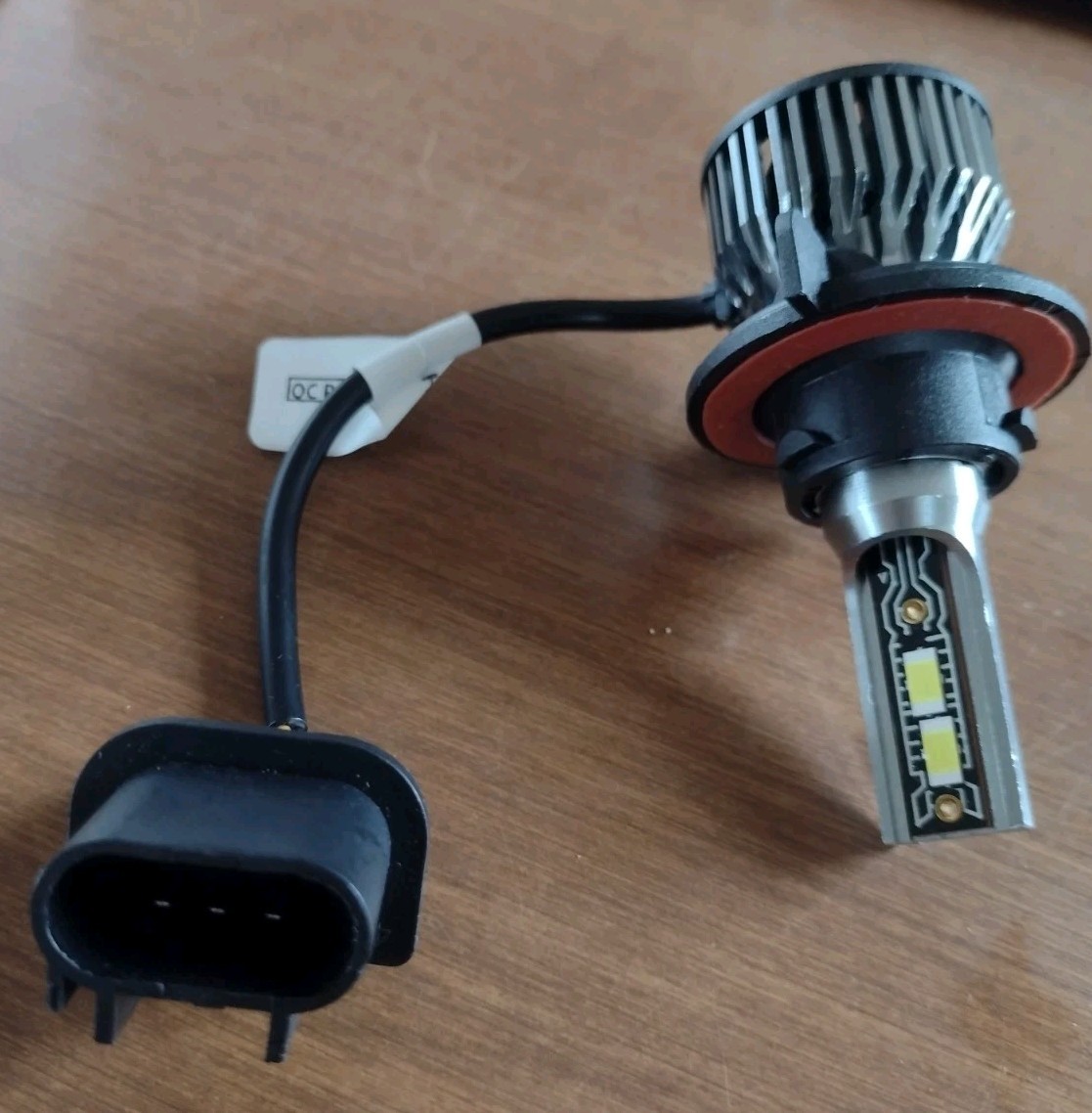 H13/9008 LED headlight bulbs with built-in cooling HB4/9006 LED fog light bulbs