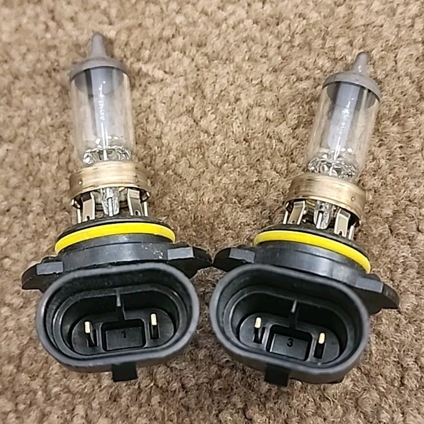 Sylvania Low/Normal Beams HB4U 12V 51W 9006 Dipped Beam Headlight Bulb Pair Used